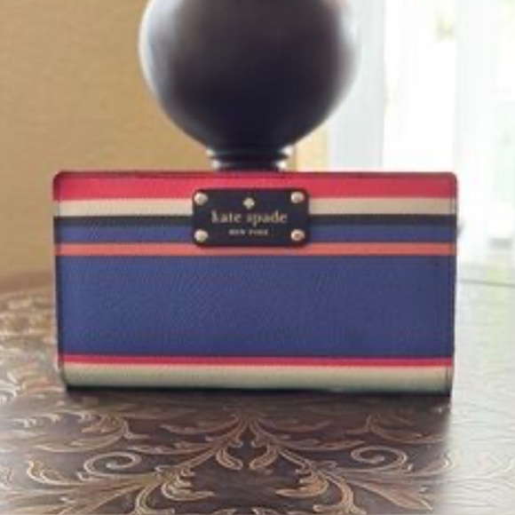 Kate Spade Bi-fold Striped Neda Wellesley Wallet - EUC - Picture 2 of 7
